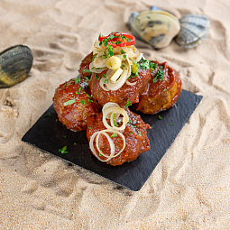 Albóndigas en salsa gross anzeigen